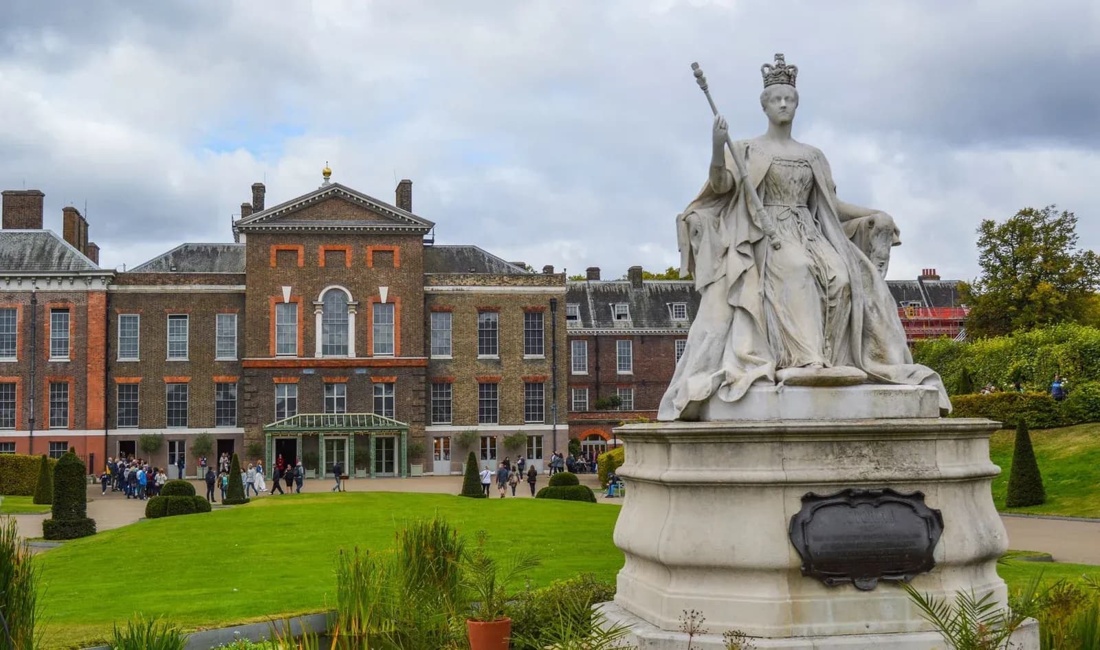 The statue of Queen Victoria in front of Kensington Palace.